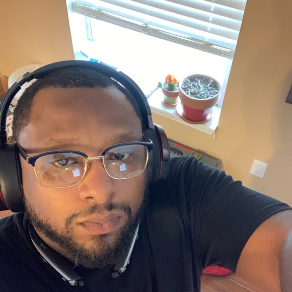 Meet your Posher, Tawan    OPEN FOR ALL OFFERS - Picture 4 of 4